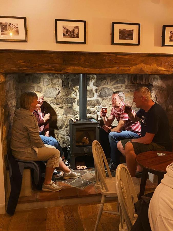Tafarn Yr Heliwr Hostel Nefyn Buitenkant foto