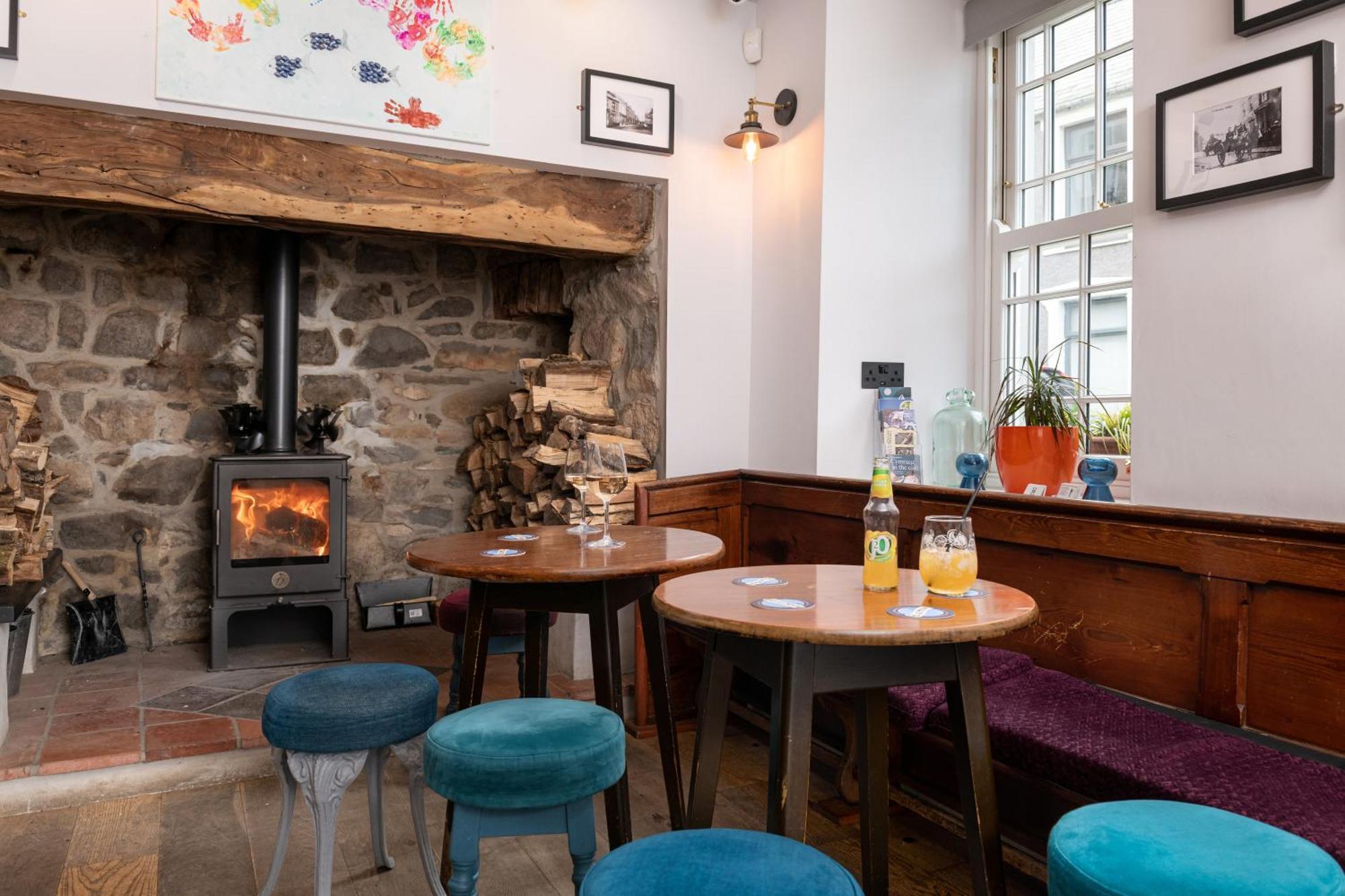 Tafarn Yr Heliwr Hostel Nefyn Buitenkant foto