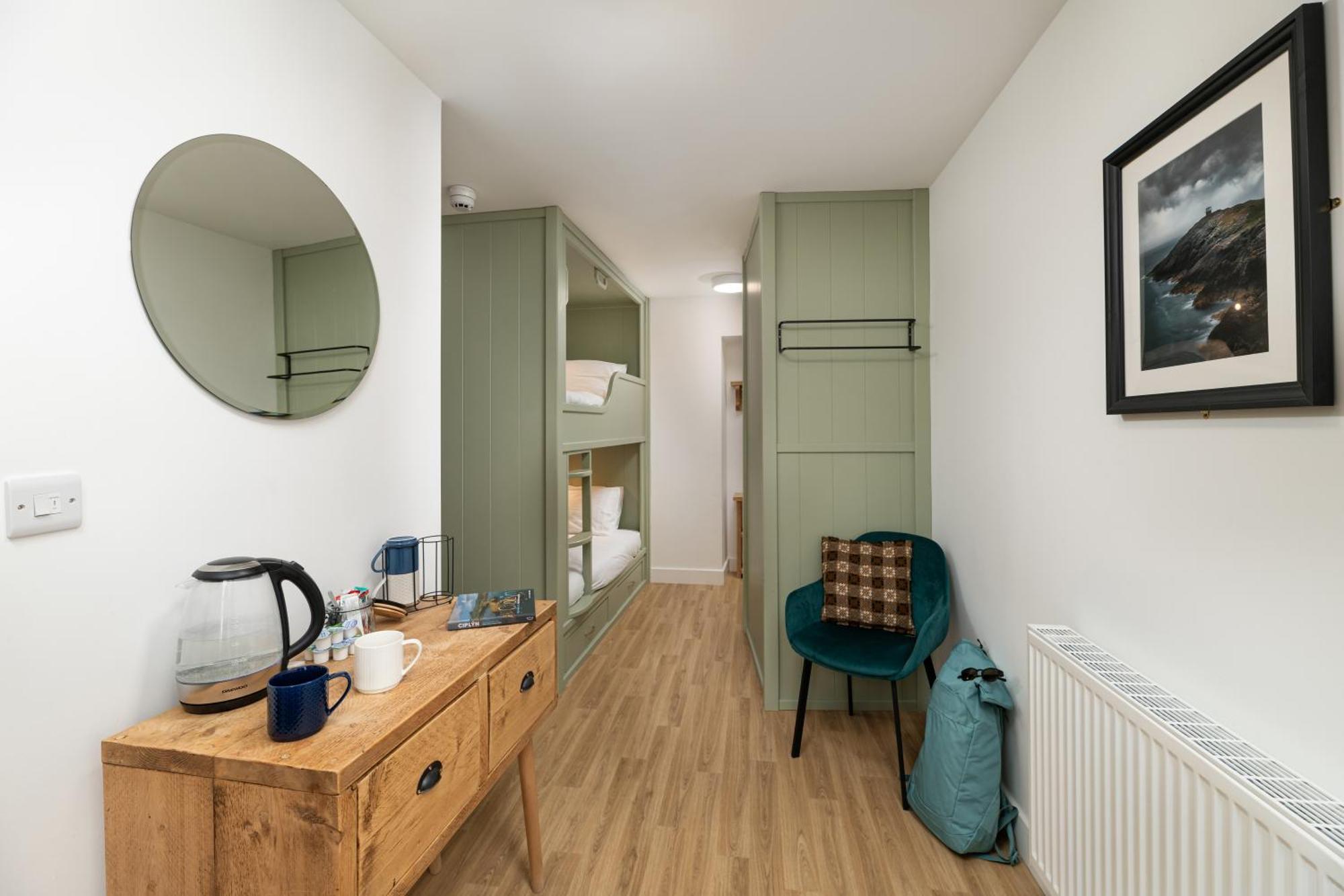 Tafarn Yr Heliwr Hostel Nefyn Buitenkant foto